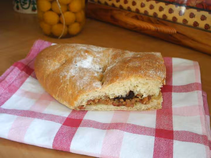 Fougasse aux olives lardon oignons