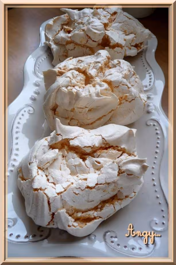 Grosses meringues roses