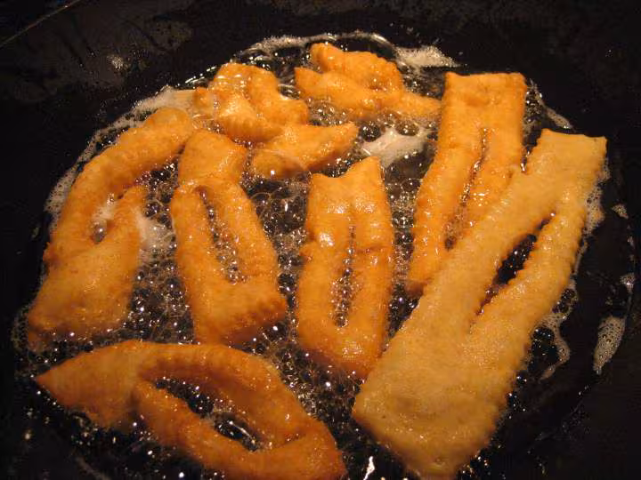 Wok pour faire les bugnes