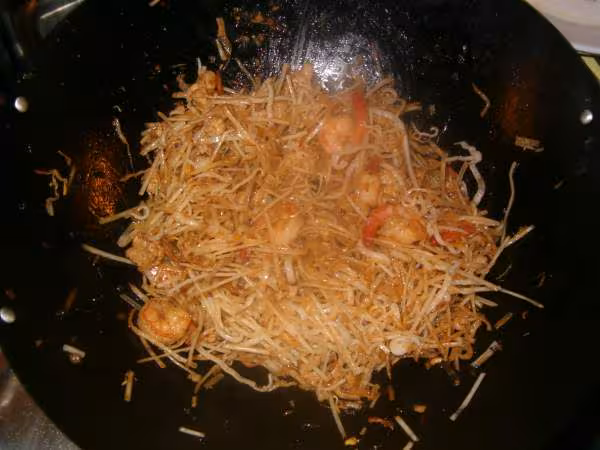 Mee krob ou vermicelles de riz croustillant