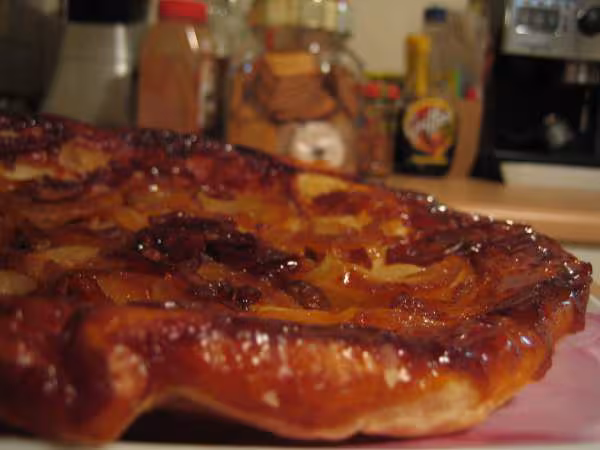 Petits oignons caramel et raisins tarte tatin