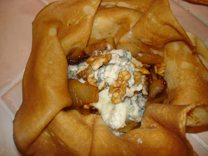 Aumoniere en preparartion roquefort poire caramelises et noix