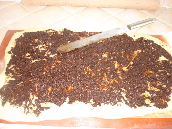 Etaller la pate au chocolat amande
