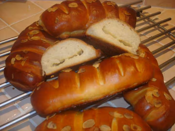 L interieur de la brioche avec la creme
