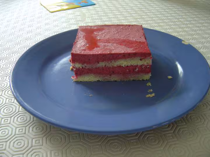 Gateau framboise un petit morceau