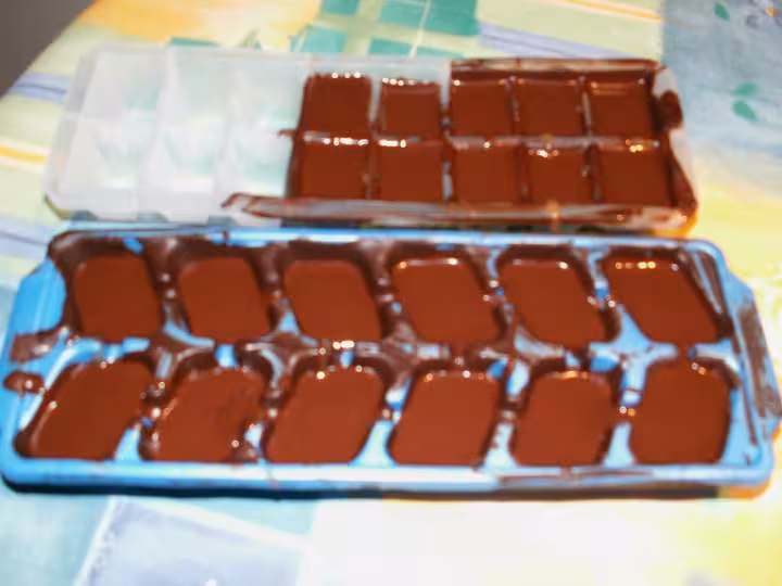 Pas a pas derniere etape avant frigo chocolat liquide sur le caramel