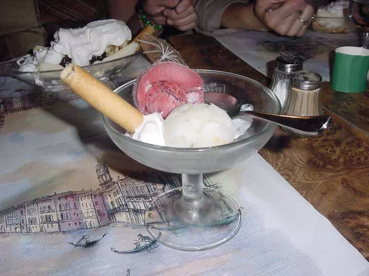 Voila mon dessert j adooooore sorbet citron vert framboises apres ma pizza
