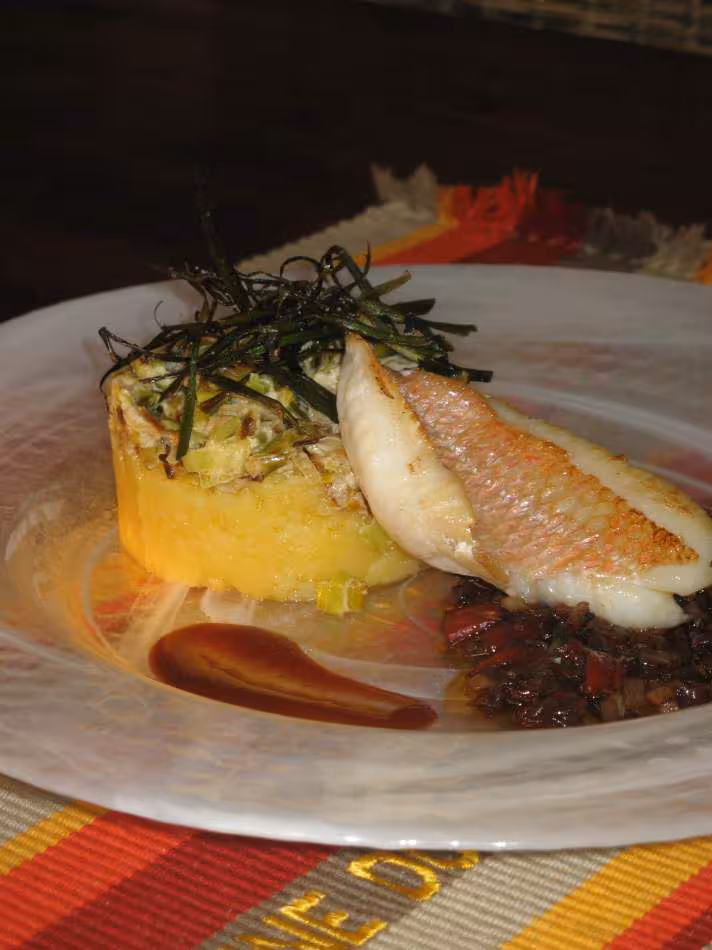Filet de vivanneau et son ecrase de pomme de terre et fondue de poireaux