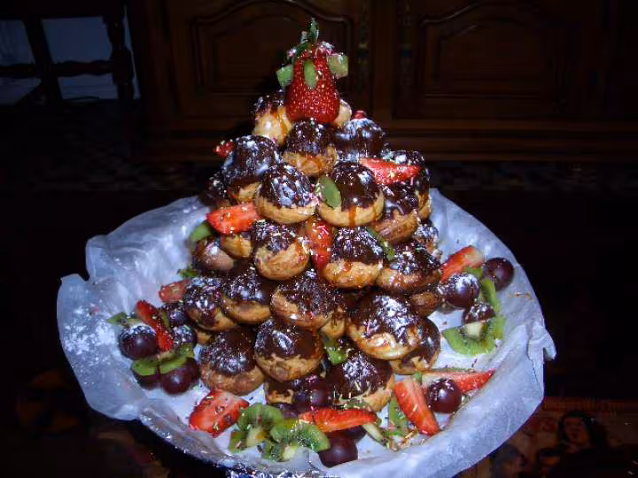 Piece montee de choux au chocolat