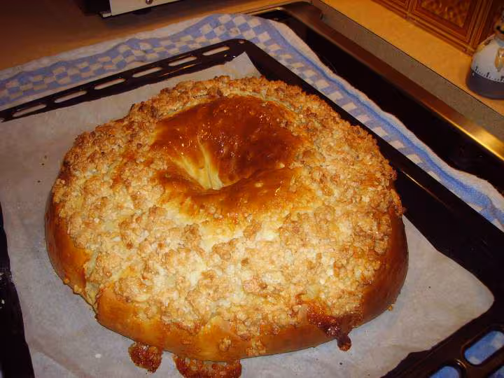 Couronne des rois au pralin une fois cuite
