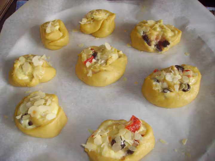 Escargots a la creme patissiere et fuits confits