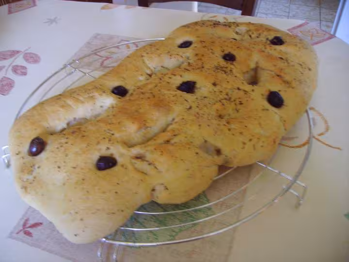 Fougasse aux anchois et olives noires