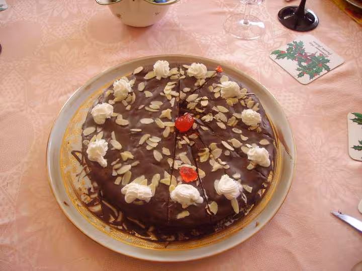 Gateau aux pommes caramelisees et glace au chocolat