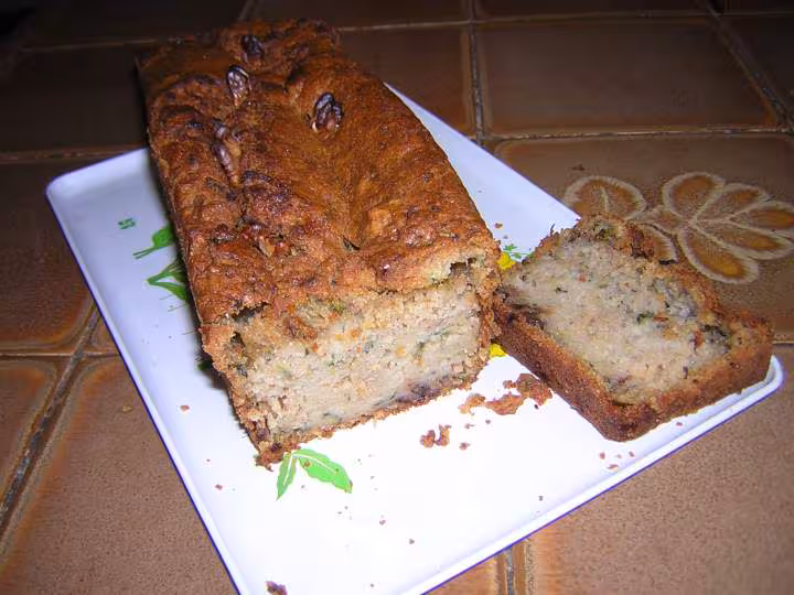 Cake sucre aux courgettes et noix