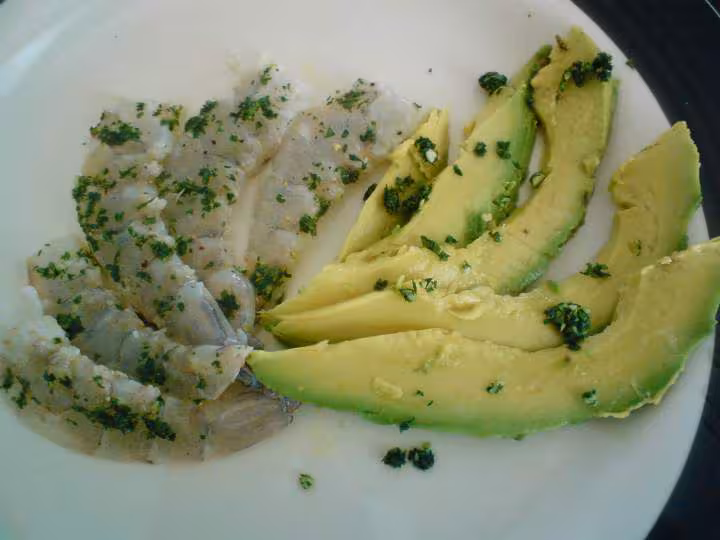 Carpaccio de crevettes a l avocat