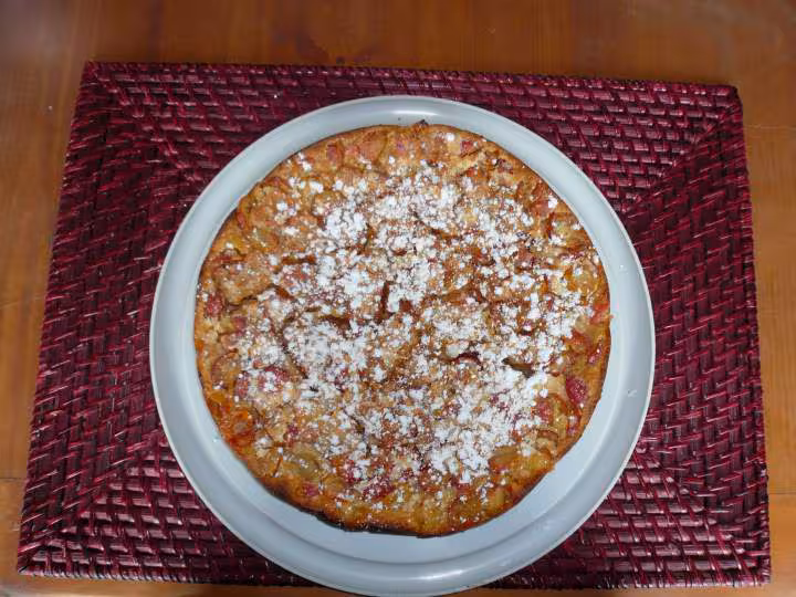 Clafoutis aux cerises soupoudre de sucre glace