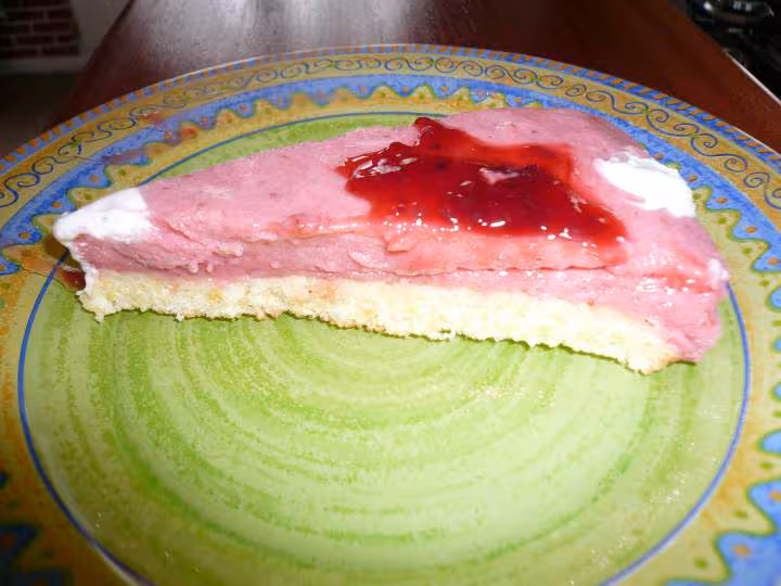 Une part de bavarois a la fraise
