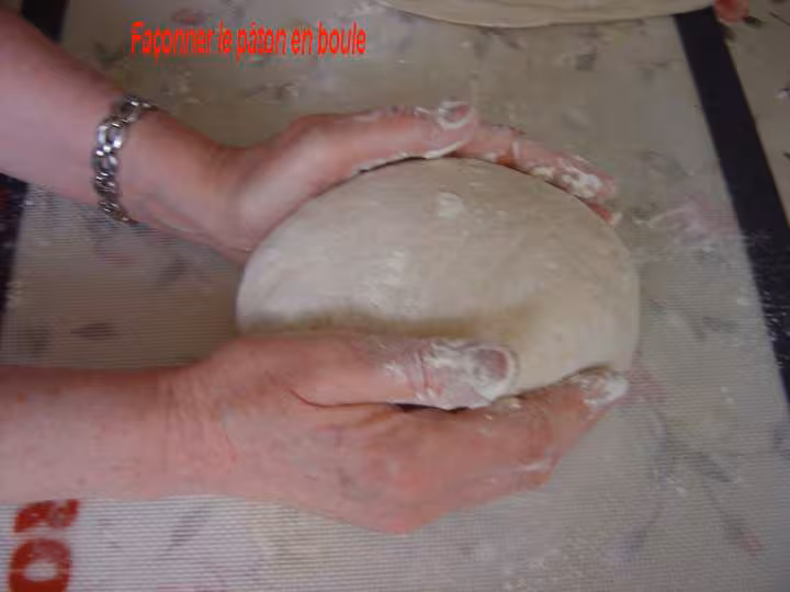 Faconner le paton en boule