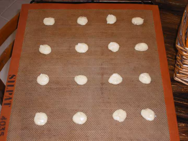 Biscuits secs a la creme fraiche avant cuisson