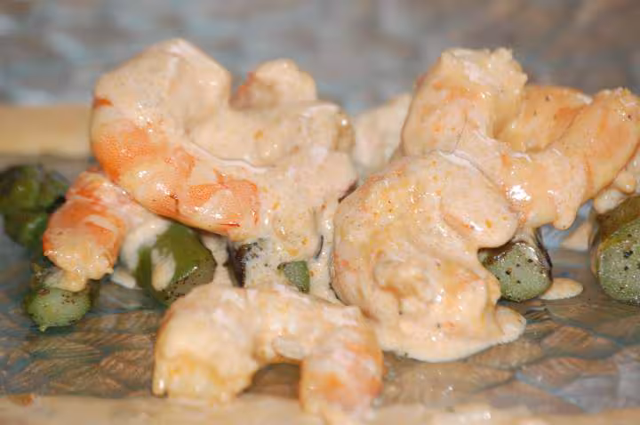 Crevettes flambees riz creme et asperges poelees