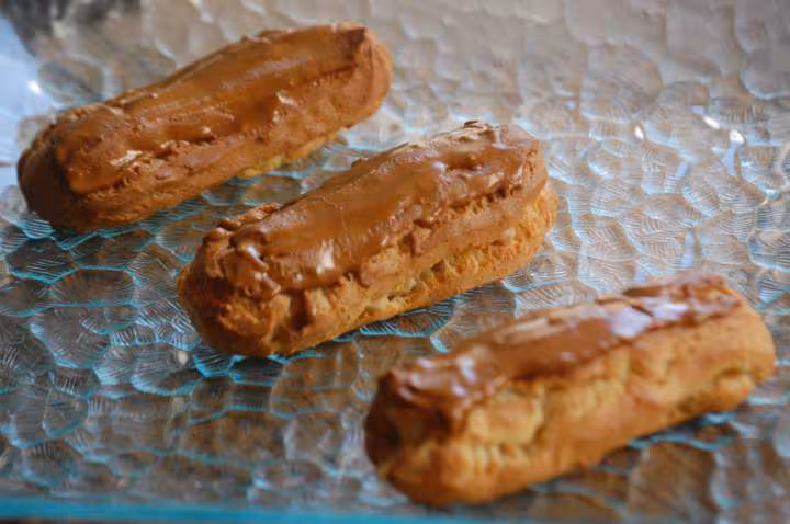 Eclairs au cafe