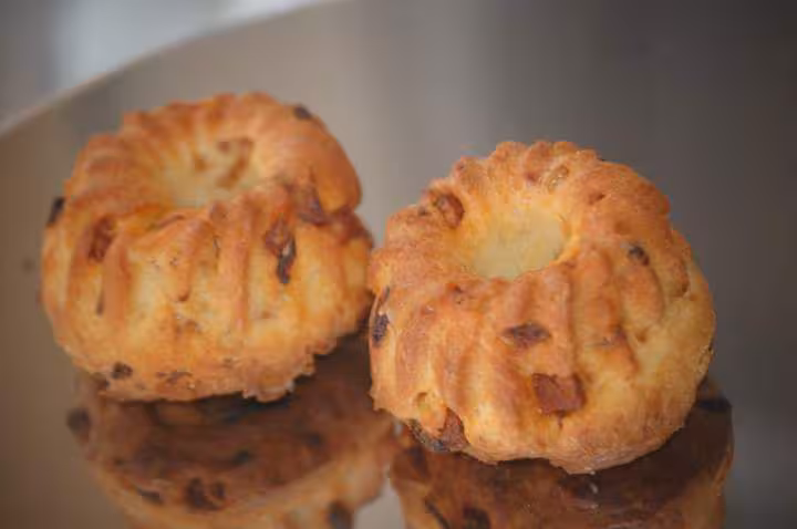 Mini kougelhofs aux oignons et au chorizo