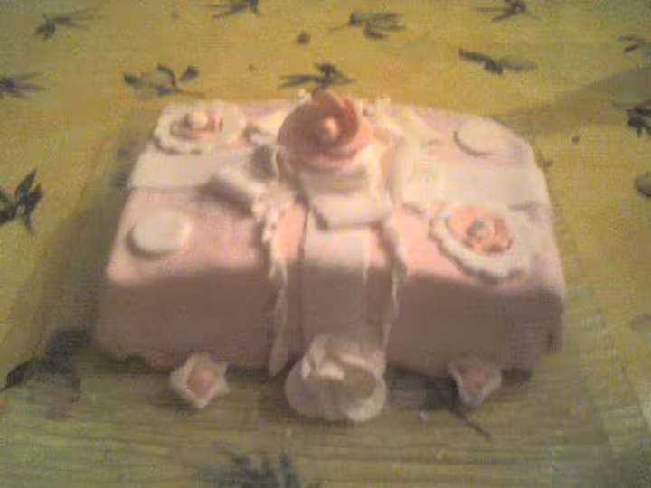 Gateau en forme de cadeau 1