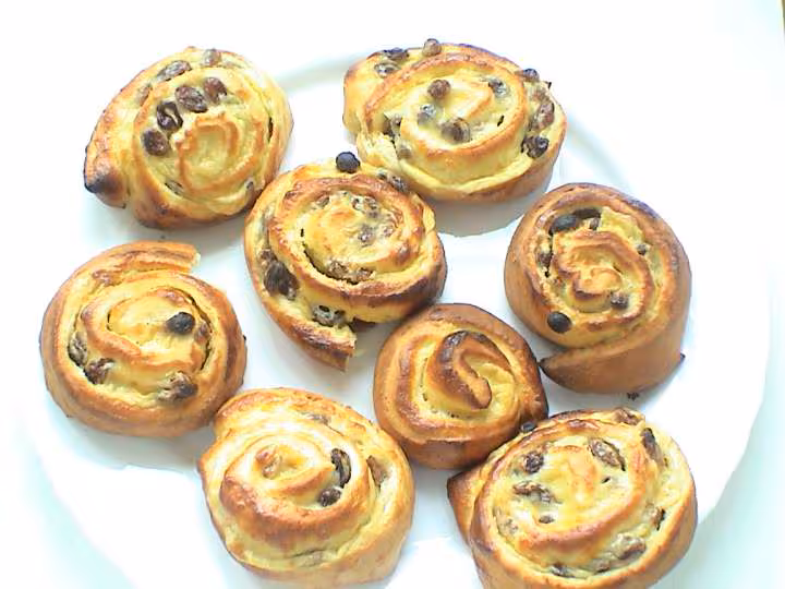 Pains aux raisins brioches