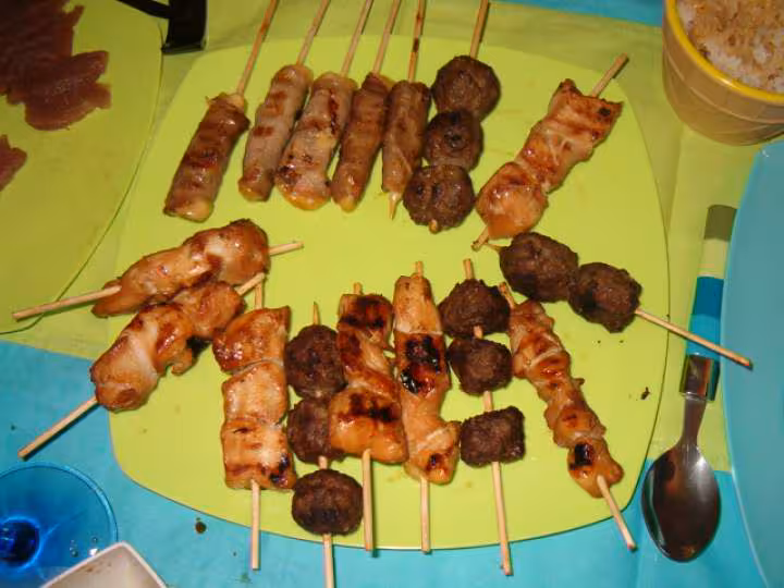 Assortiment de brochettes japonaises