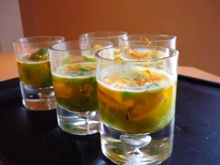 Gelee safranees de moules aux petits pois et aux feves