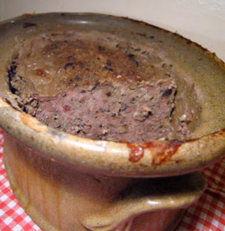 Terrine de porc aux noisettes