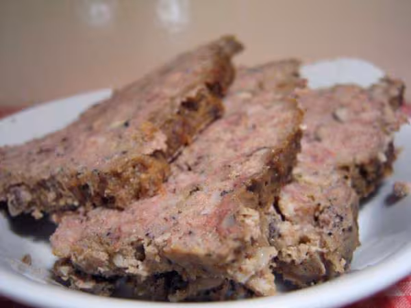 Terrine de porc aux noisettes