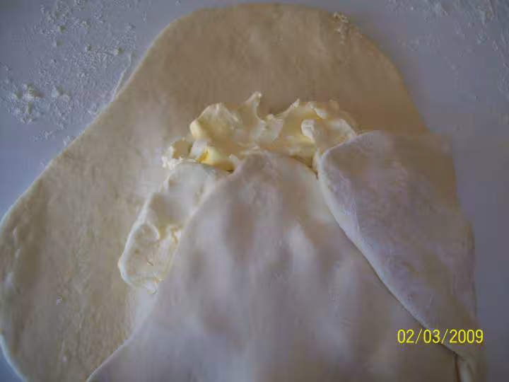 Je replie les pattes de la croix vers le centre