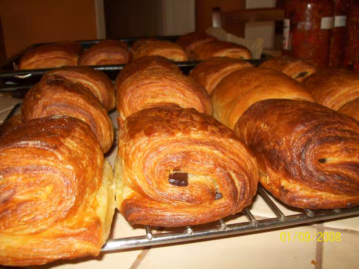 Pains au chocolat feuillete bien developpe tres leger