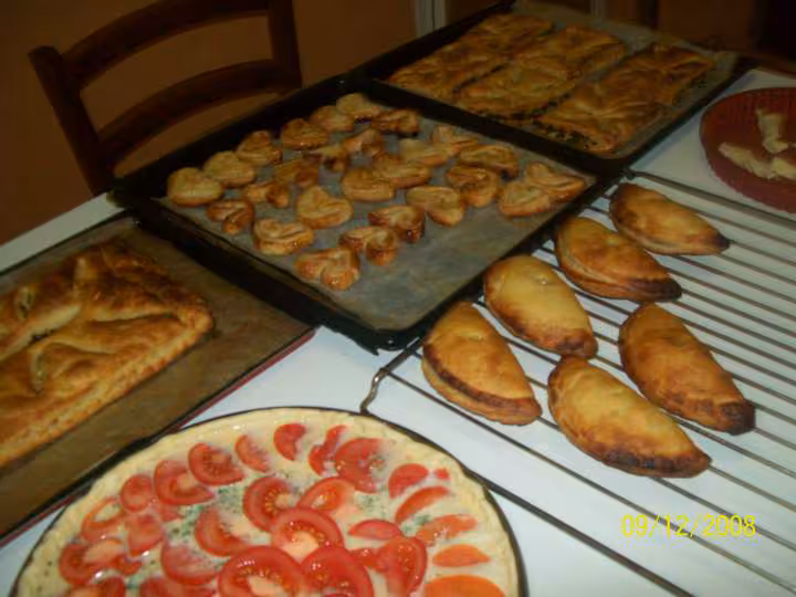 Pas tres claire la photo chaussons aux pommes palmiers fougasses etc