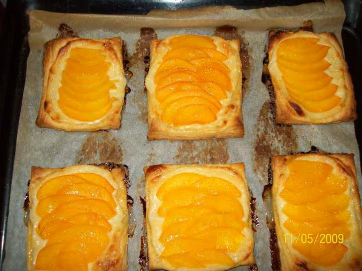 Tartelettesaux paches sur pate feuilletee