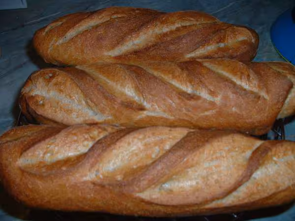 Baguettes faconnees selon camem cuites