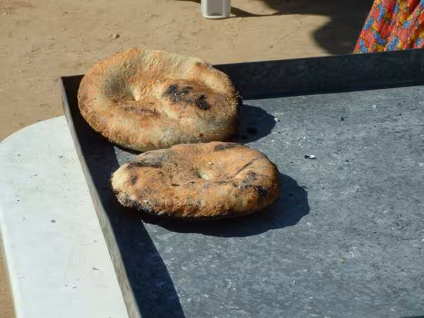 Le vrai pain tunisien cuit ds un four en terre