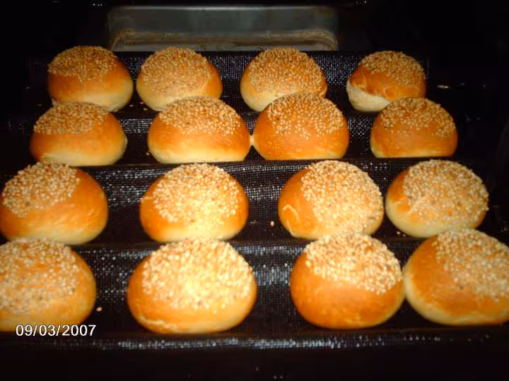 Petits hamburgers au levain apres cuisson
