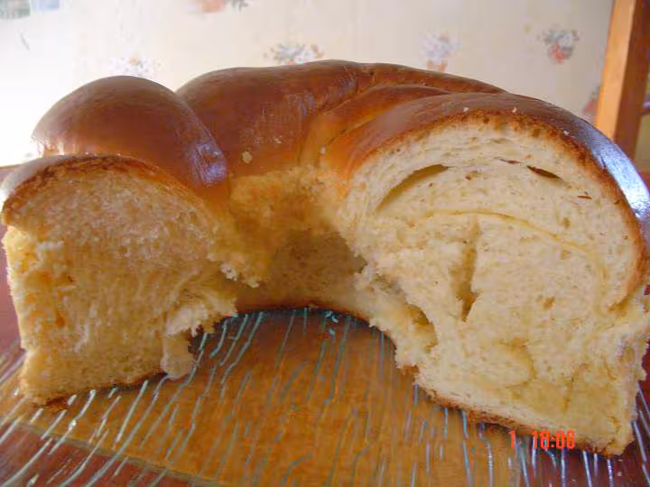 Brioche de youppi tressee a la creme d amande