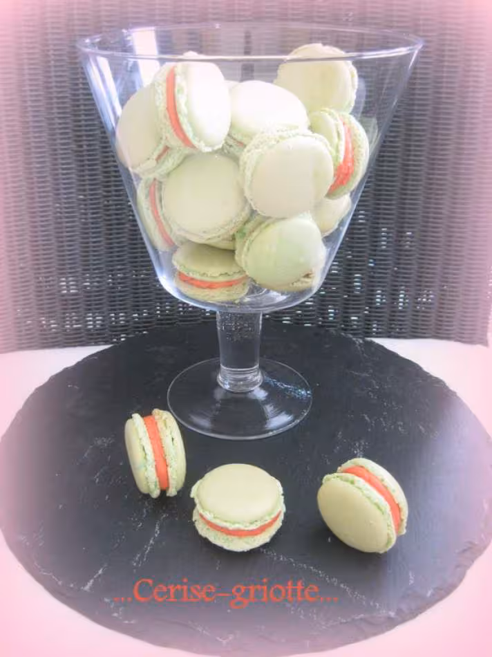 Macarons cerise griotte