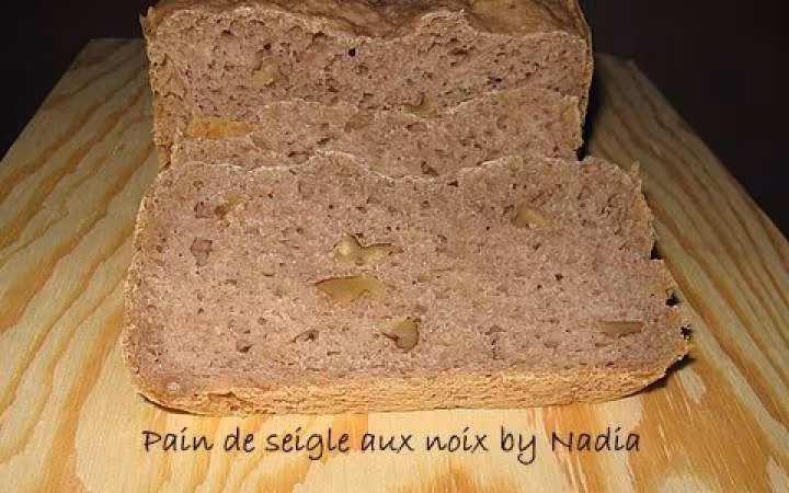 Pain de seigle aux noix