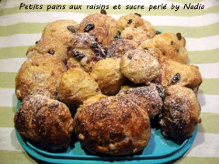 Petits pains auxraisins et sucre perle