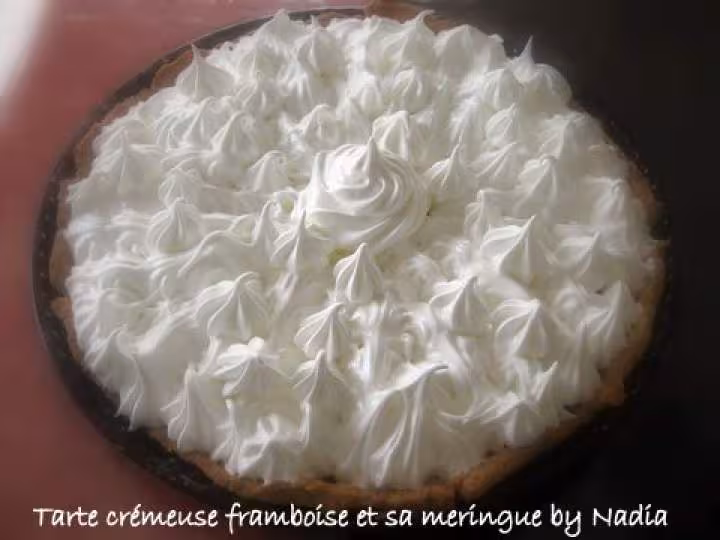 Tarte cremeuse a la framboise et sa meringue