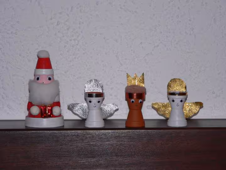 Personnages de noel en pots de fleurs