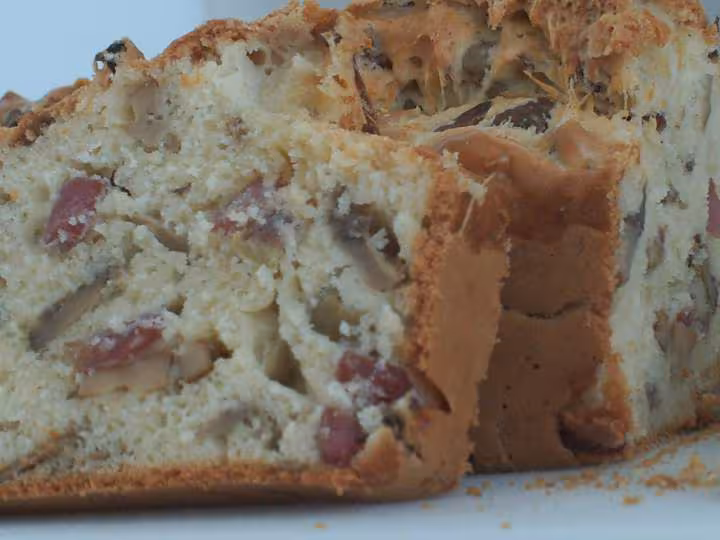 Cake sale lardons champignons olives vertes
