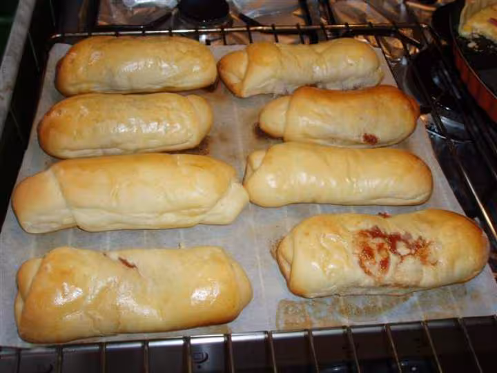 Pains au lait garnis de confiture
