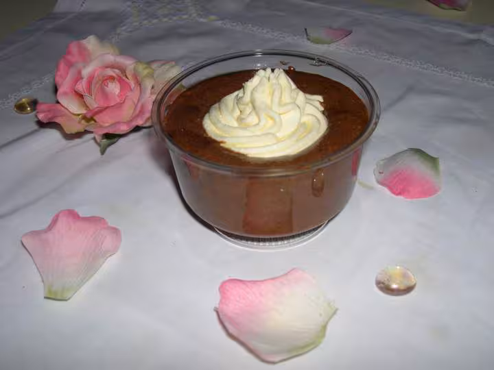 Mousse au chocolat chantilly de plus pres
