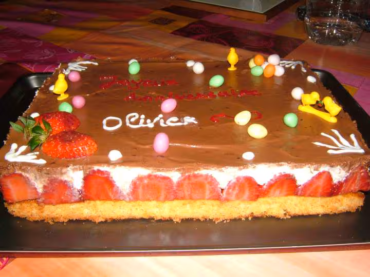 Gateau d anniversaire sur le teme de paques