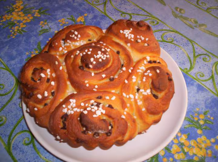 Brioche roulee au choco et sucre perle